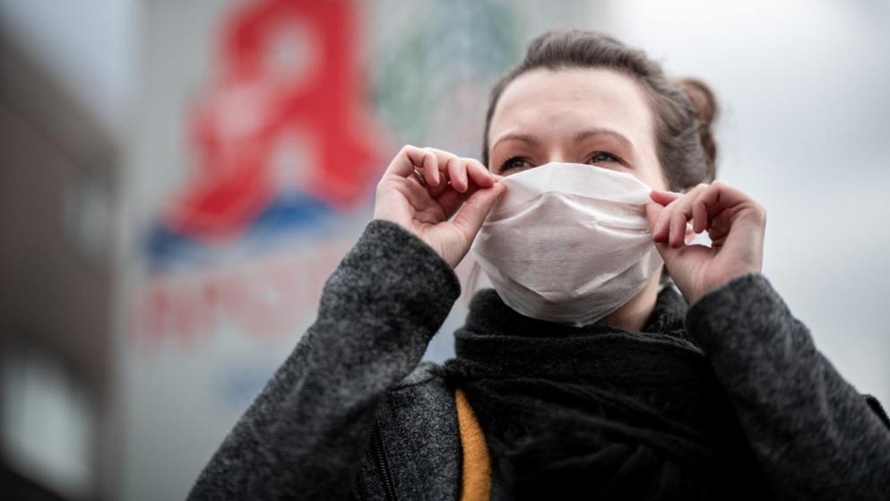Общество: Коронавирус – это грипп: врачи массово освобождают немцев от обязанности носить маску