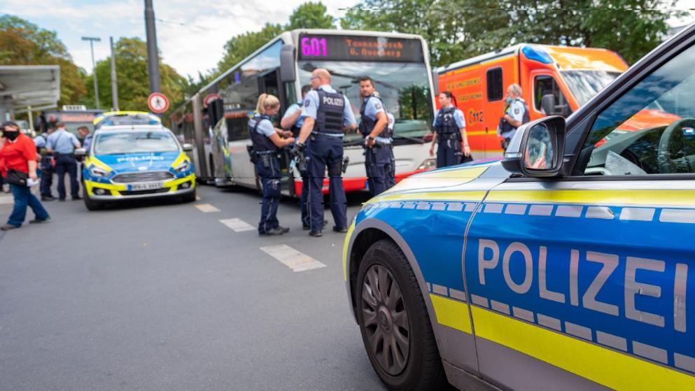Происшествия: Жестокое нападение в общественном транспорте Бонна: турок набросился с ножом на немца