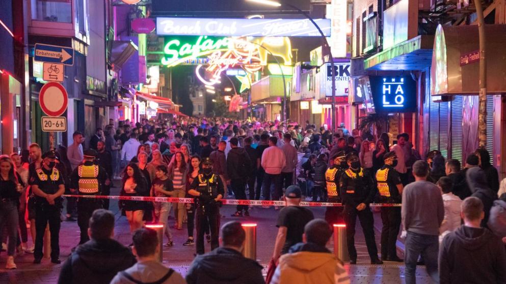 Происшествия: Хаос на улицах Гамбурга: молодым людям надоели правила