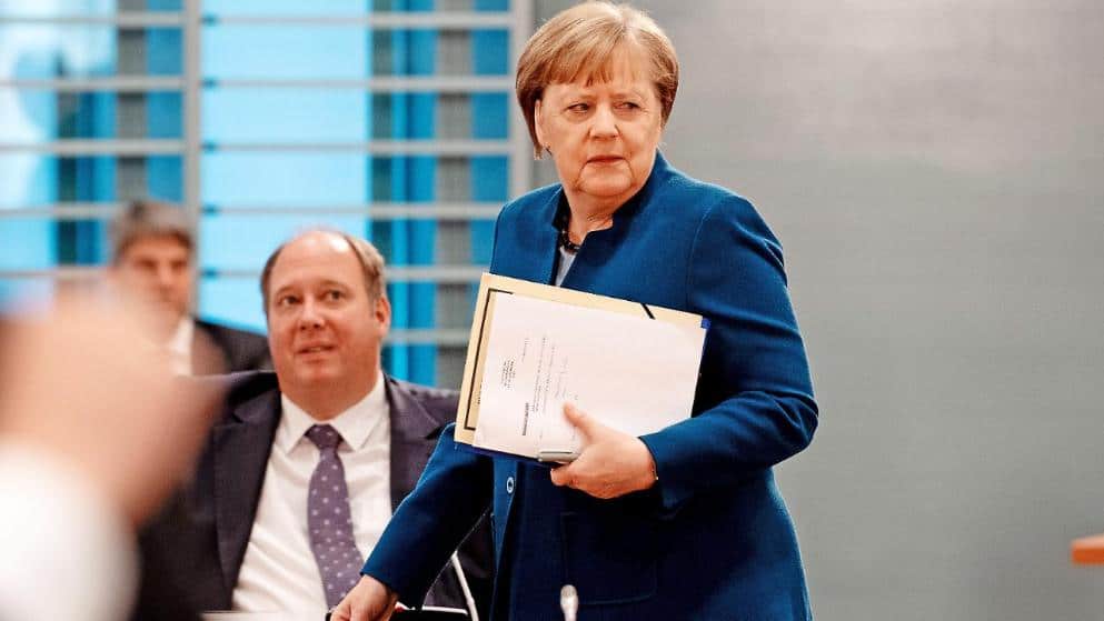 Политика: Меркель планирует запреты на выезд и жесткий карантин в случае новых вспышек COVID-19