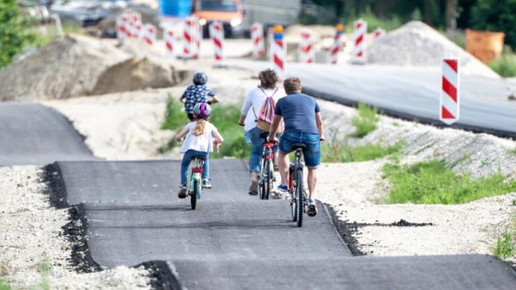 Общество: Зачем в Баварии построили кривую дорогу за более чем €3 млн.