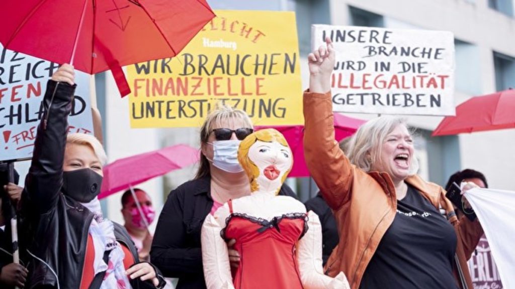 Общество: Берлинские проститутки вышли на протест против коронавирусных ограничений
