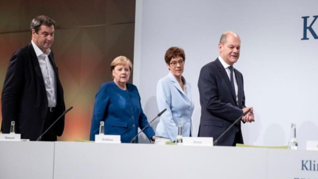 Политика: Как ведущие политики, по мнению немцев, справились с коронакризисом