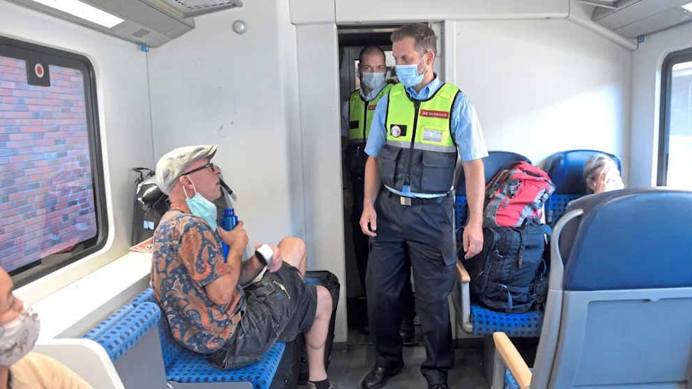 Происшествия: €500 за отсутствие маски: полиция начала массово проверять поезда DB
