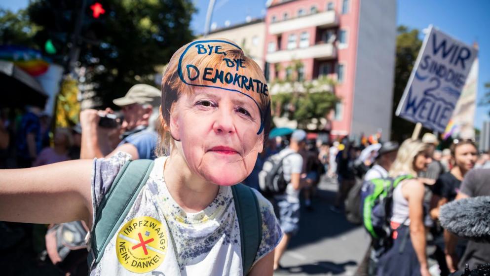 Происшествия: «Пандемии коронавируса не существует»: в Берлине 20 000 человек собрались на акцию протеста