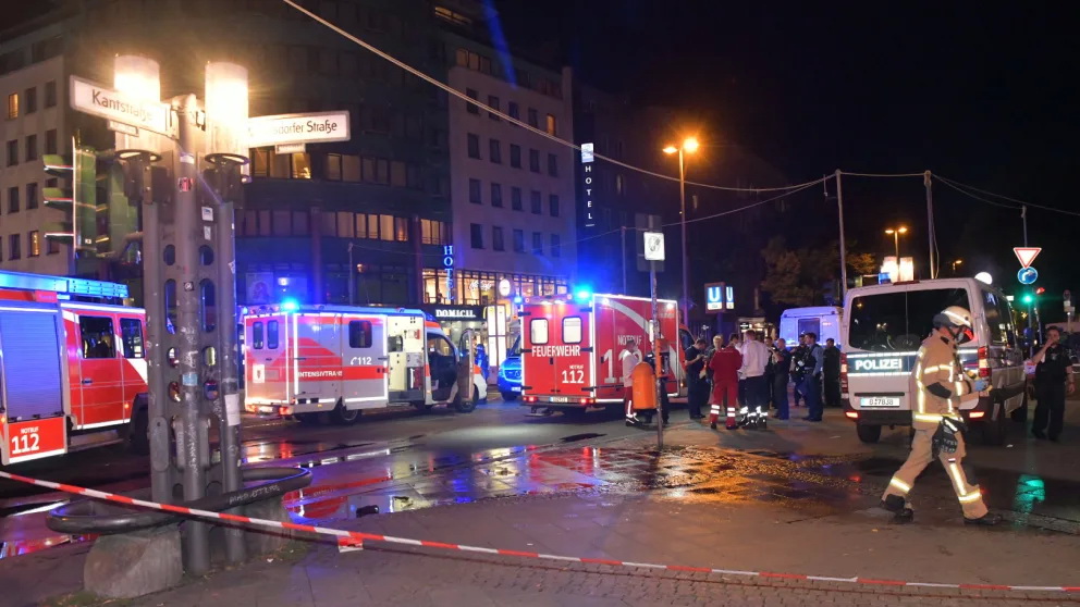 Происшествия: Перерезал горло посреди улицы: ужасный инцидент в Берлине