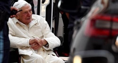 Мировая пресса: Немецкие СМИ пишут о серьезном заболевании отказавшегося от престола Папы Римского Бенедикта XVI