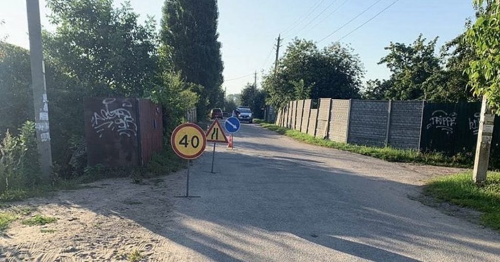 Мировая пресса: В Гурьевском районе BMW врезался в столб и сбил 25-летнего пешехода