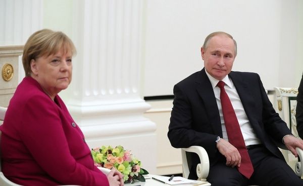 Мировая пресса: Меркель позвонила Путину – обсуждали ситуацию в Белоруссии