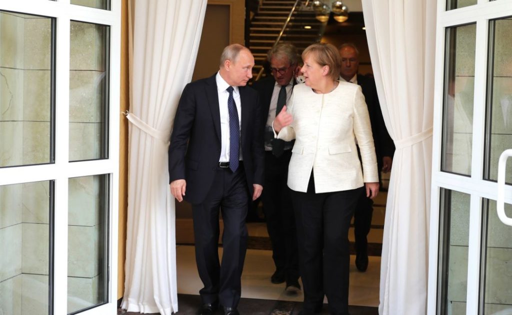 Мировая пресса: Путин и Меркель обсудили ситуацию в Беларуси