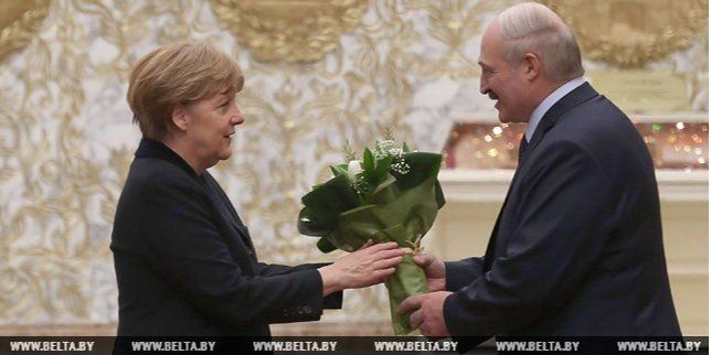 Мировая пресса: Меркель заявила, что пыталась поговорить с Лукашенко, но он отказался