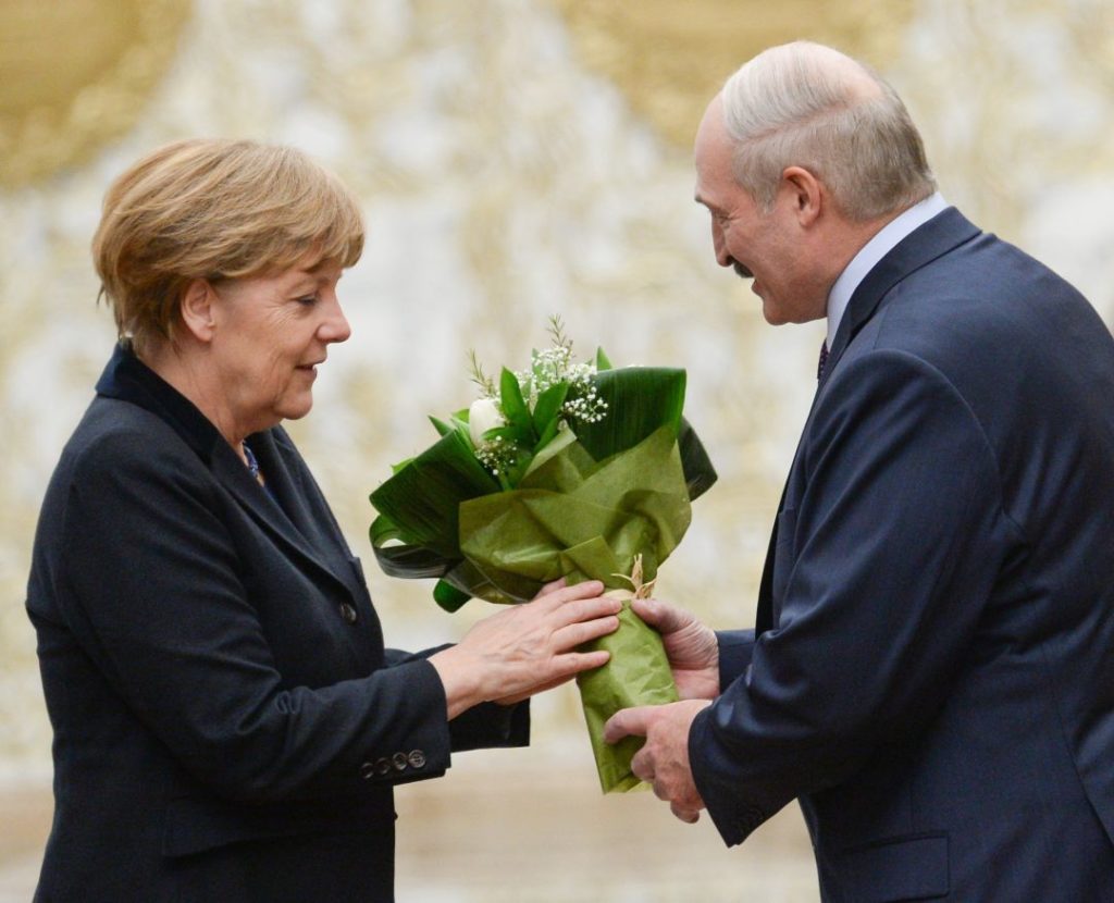 Мировая пресса: Лукашенко отказался обсуждать с Меркель протесты в Беларуси