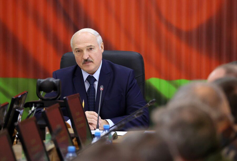 Мировая пресса: Лукашенко обратился с просьбой к Меркель через Путина