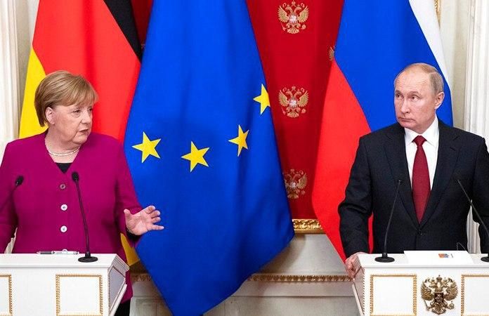 Путин и Меркель обсудили по телефону протесты в Беларуси