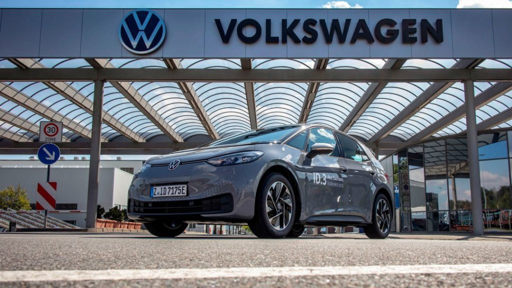 Мировая пресса: Электромобиль Volkswagen ID.3 смог проехать 531 км от одного заряда батареи емкостью 58 кВтч, что на 26% больше официального показателя 420 км [видео]