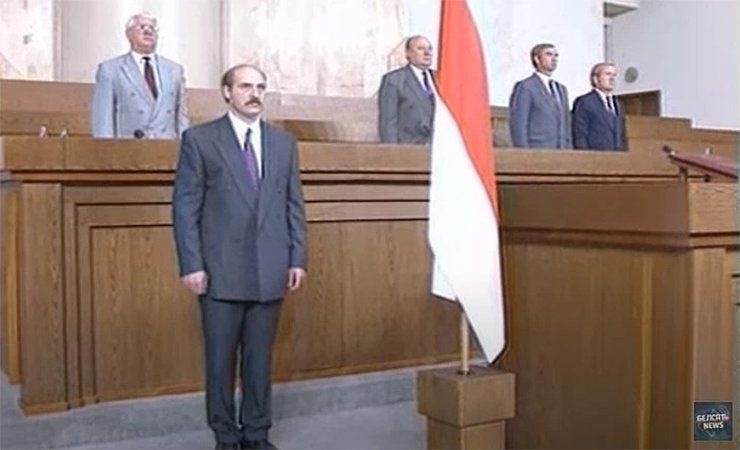 Мировая пресса: Лукашенко: Портреты Адольфа Гитлера и кругом висят бело-красно-белые флаги