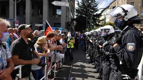 Мировая пресса: Не только на Бальфур: полиция Берлина разогнала митинг протеста против эпидемических запретов
