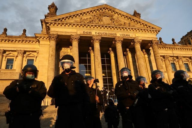 Мировая пресса: В Берлине более 30 полицейских пострадали в ходе субботних протестов