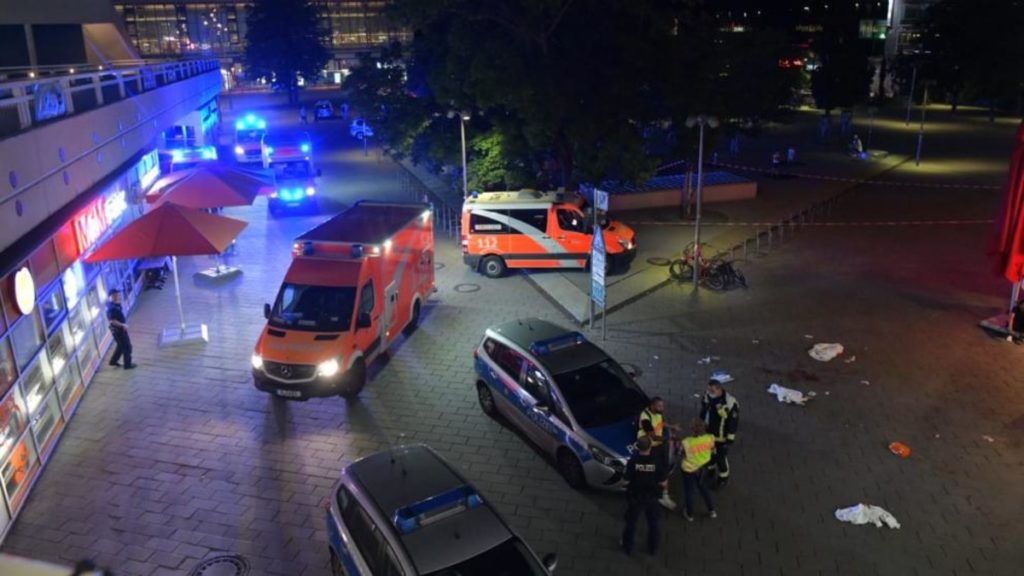 Происшествия: У подножия Берлинской телебашни произошла поножовщина: один человек погиб