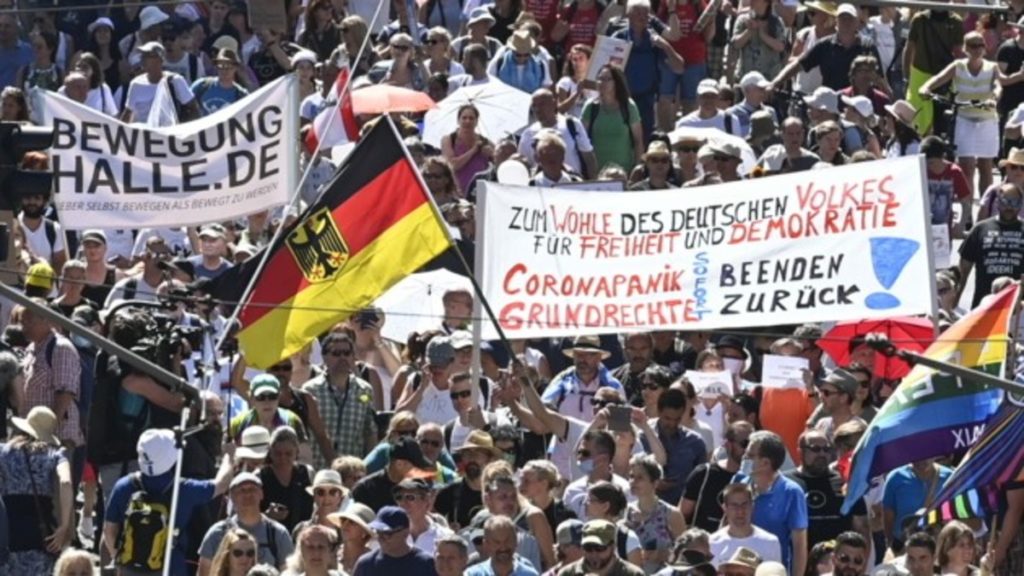 Общество: Берлин запретил запланированные на выходные демонстрации против коронавирусных ограничений