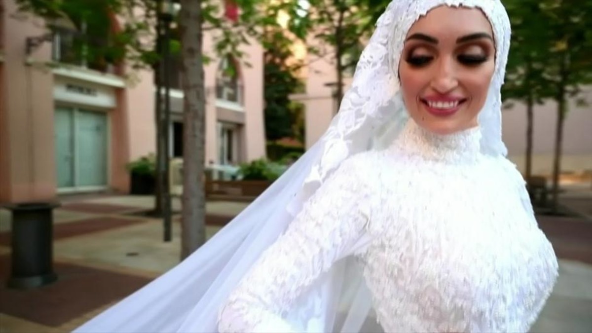 Камера видеооператора, снимавшего невесту в день свадьбы, зафиксировала момент взрыва в Бейруте