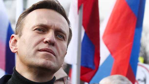 Отовсюду обо всем: Алексея Навального отравили? Яростный критик Кремля находится в коме