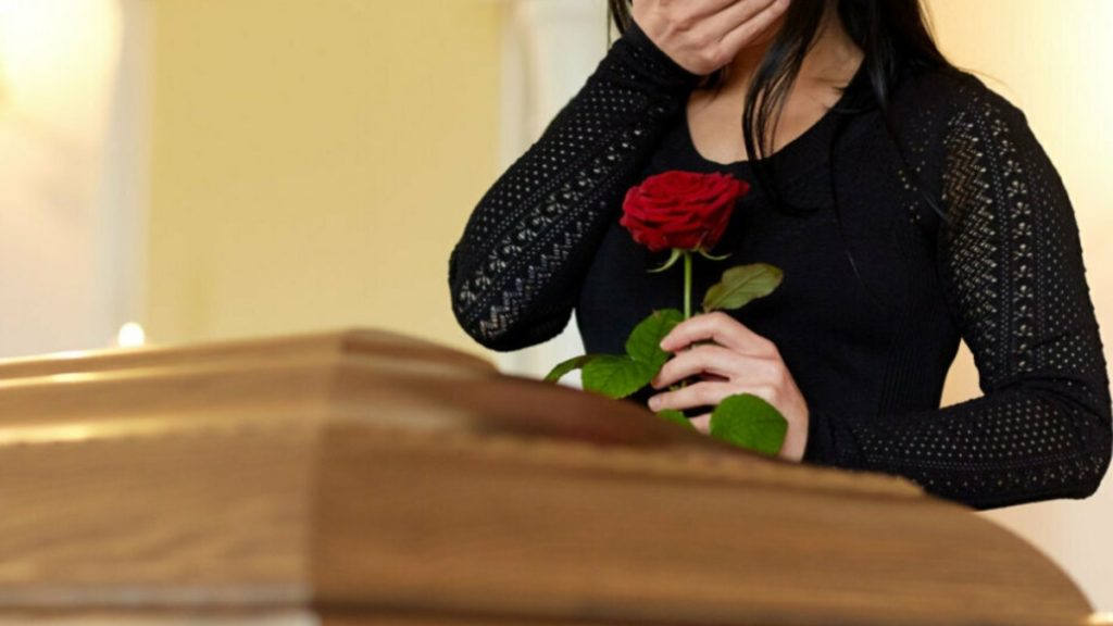 Отовсюду обо всем: 12-летняя девочка открыла глаза перед своими похоронами