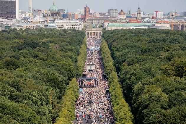 Общество: Теория заговора и ложь властей: на демонстрации в Берлине присутствовало 1,3 млн, а не 20 тыс человек?