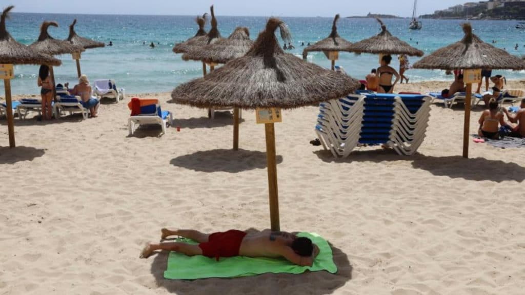 Общество: Для Испании и Балеарских островов власти объявят предостережение от совершения поездок. Как быть отдыхающим