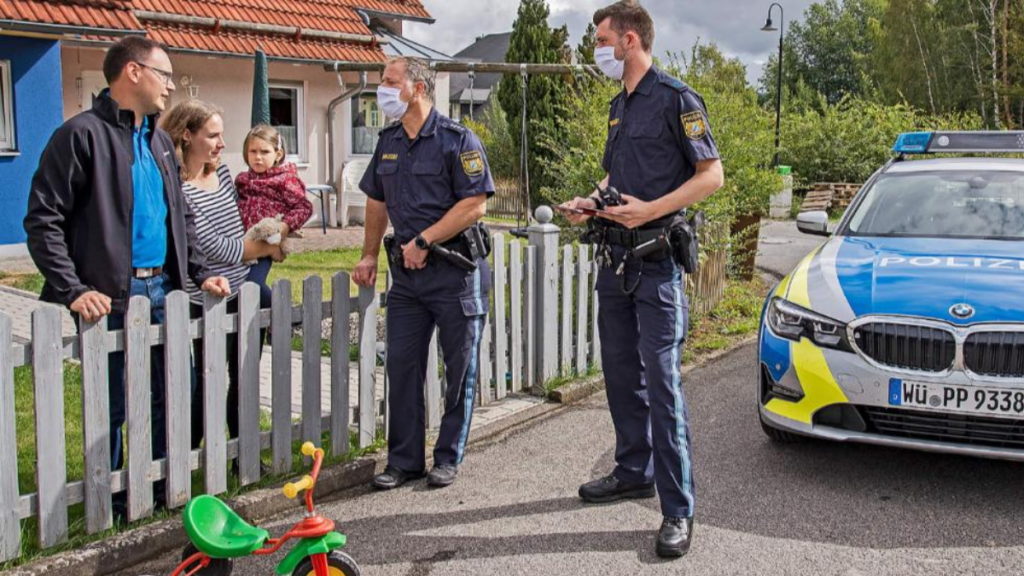 Общество: В Баварии полицейские «оштрафовали» трехлетнюю девочку за неправильную парковку велосипеда