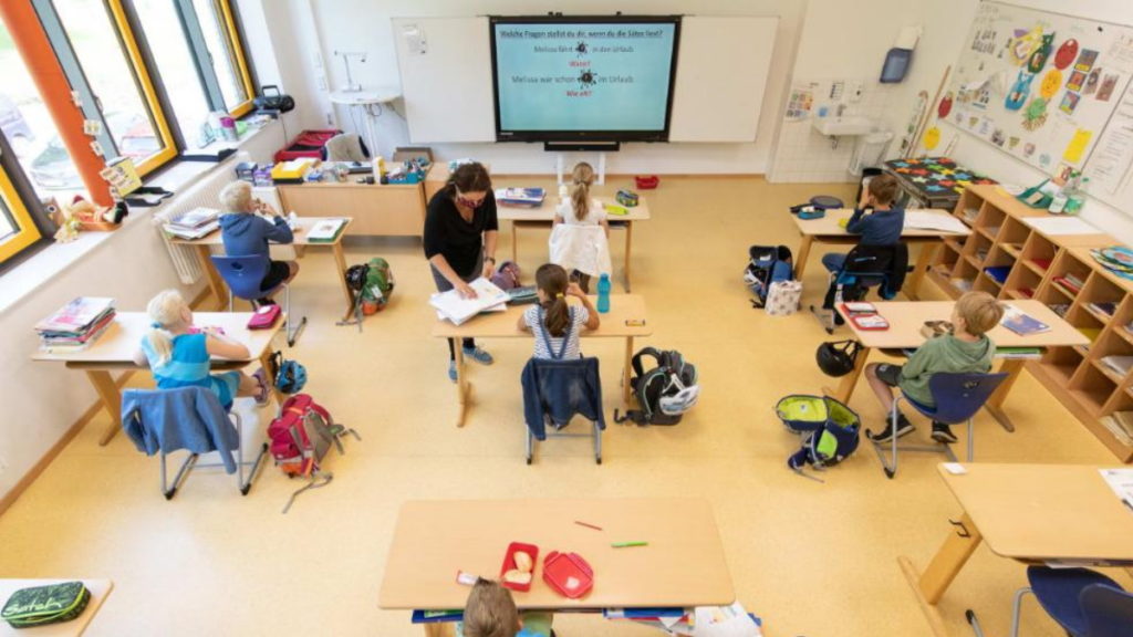 Общество: До €10 000 для руководства школ и до €400 для родителей: в Нижней Саксонии меняют каталог штрафов за несоблюдение коронавирусных ограничений