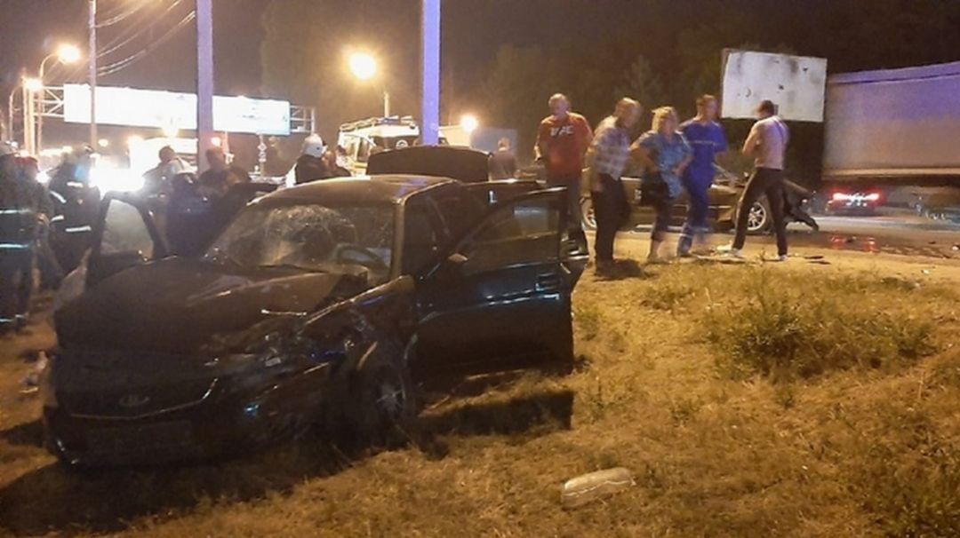 Водитель BMW устроил ДТП с двумя пострадавшими в Воронеже и сбежал
