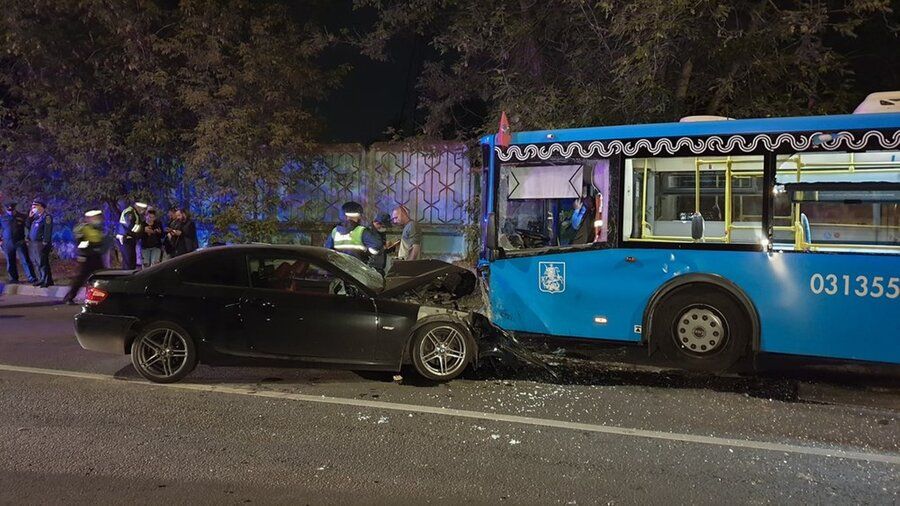 Мировая пресса: Автобус и BMW столкнулись на севере Москвы