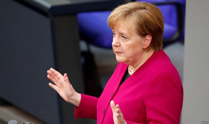 Мировая пресса: Меркель пообещала Зеленскому поддержку Германии и Франции на пути к прекращению войны