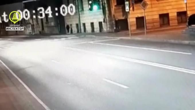 Мировая пресса: Девушка попала под колеса BMW на Ждановской, переходя на красный