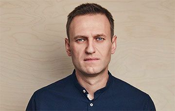 Мировая пресса: Немецкие врачи: Навальный может вставать с постели, его отключили от ИВЛ