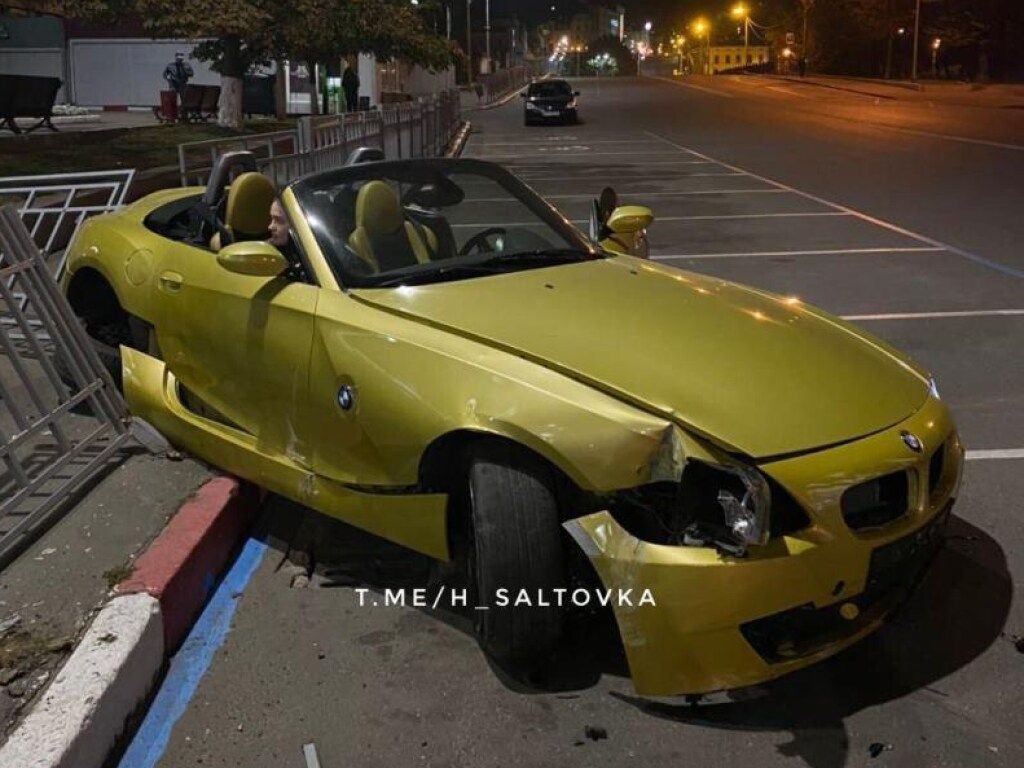 Мировая пресса: В Харькове из-за неудачного дрифта пострадало элитное BMW