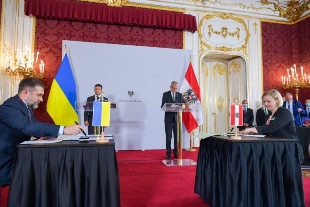 Мировая пресса: Украина и Австрия подписали ряд двусторонних документов