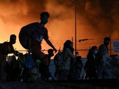 Мировая пресса: Германия примет более 1500 мигрантов из сгоревшего лагеря на острове Лесбос
