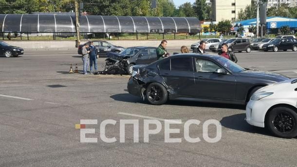 Мировая пресса: На Виноградаре в Киеве BMW без страховки столкнулся с Ravon