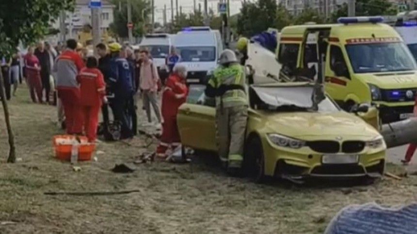Мировая пресса: Видео: Дрифтер на «золотом» BMW снес столб в Краснодаре — погибли три человека