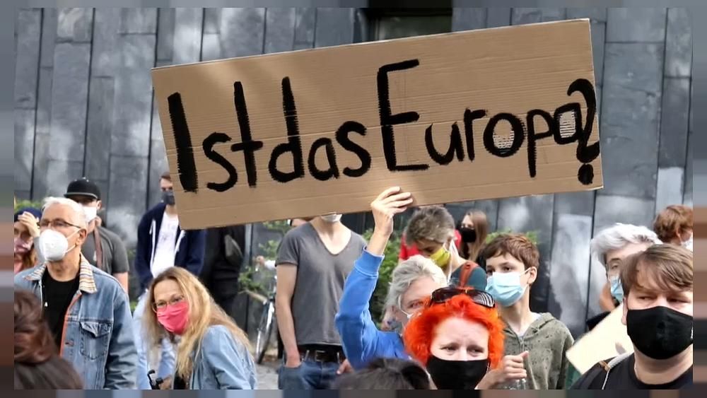 Демонстранты в Берлине требуют принять большее число мигрантов из Греции