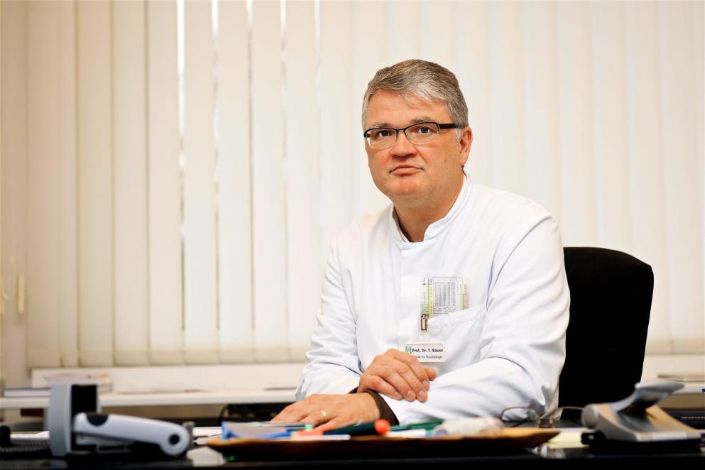 Общество: Немецкий пульмонолог: «Мы должны позволить людям болеть коронавирусом»
