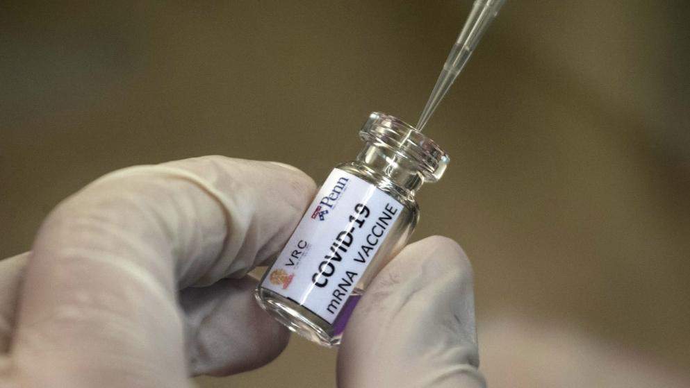 Здоровье: Российская вакцина от коронавируса может привести к вспышке СПИДа