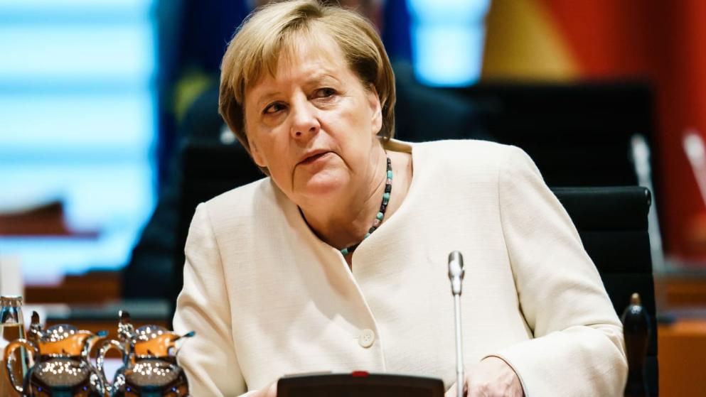 Общество: Меркель обеспокоена: «Скоро у нас будет 19 000 случаев инфицирования в день»