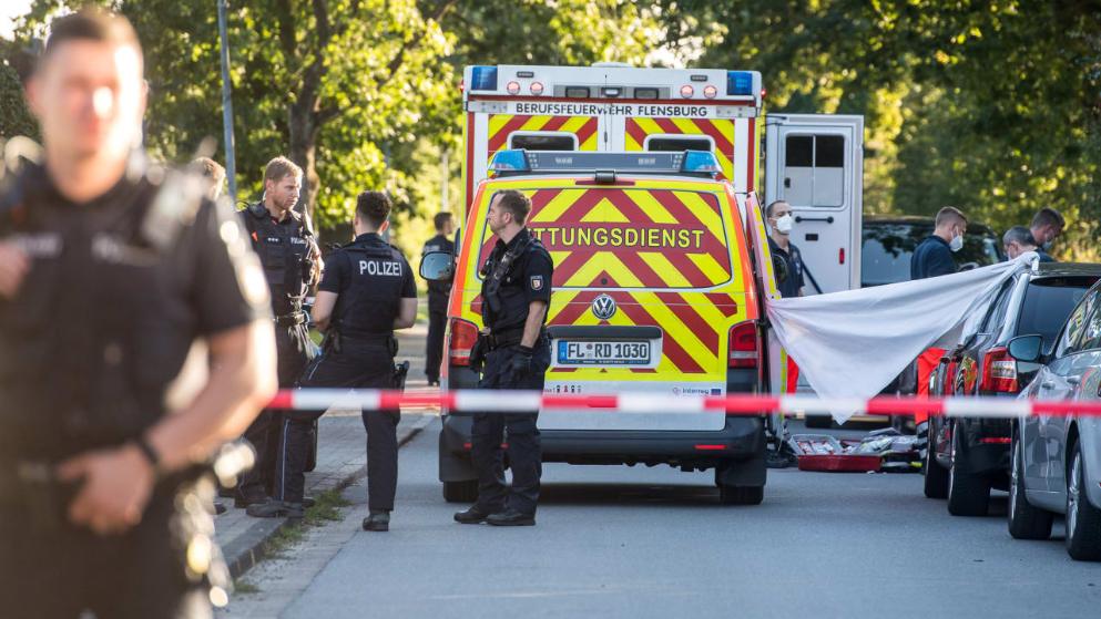 Происшествия: Ножовое нападение на детской площадке в Шлезвиг-Гольштейне: погиб человек