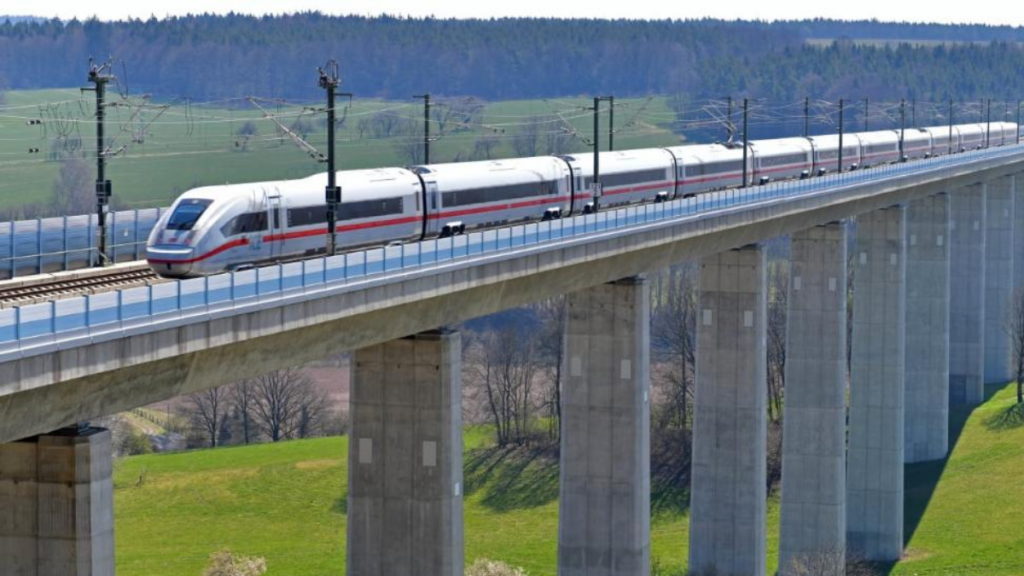 Общество: Билеты на поезда ICE всего за €9,70: Deutsche Bahn запускает акцию для молодых пассажиров
