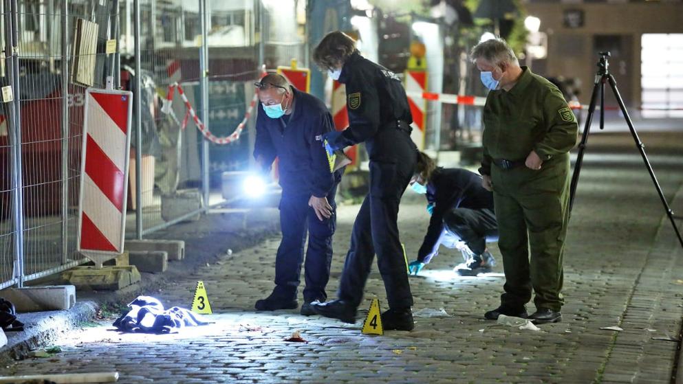 Происшествия: В Дрездене беженец напал с ножом на двух туристов: один человек умер