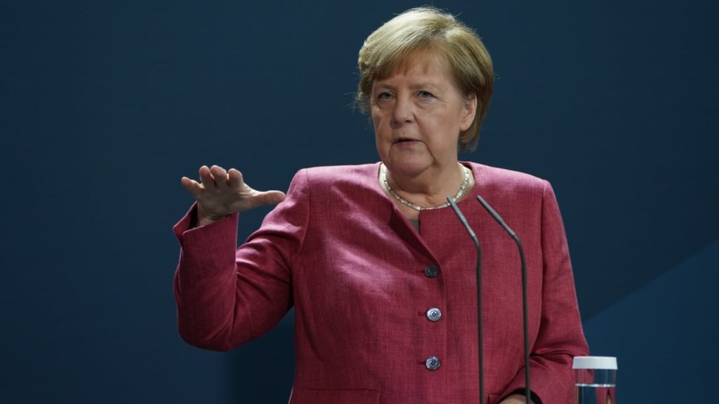 Политика: Меркель собирается отменить некоторые коронавирусные ограничения