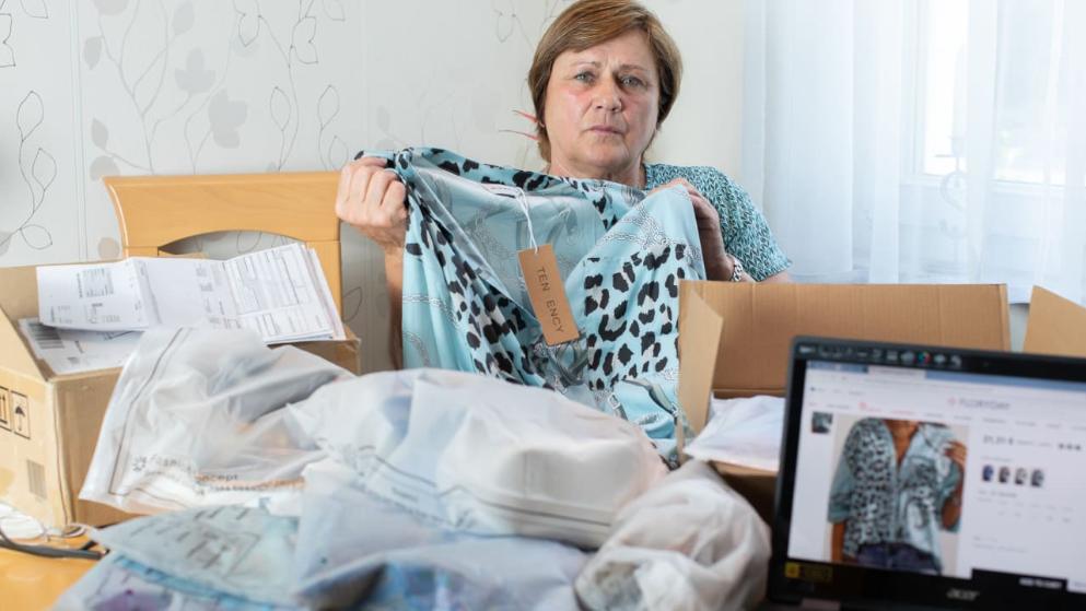Общество: Опасный шопинг: женщина купила в интернете блузку, затем последовала лавина новых посылок и счетов